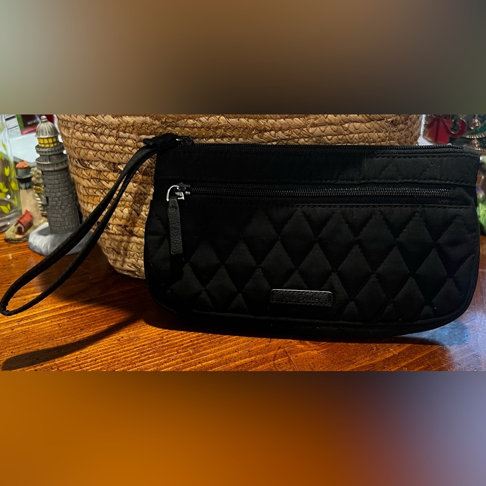 Vera Bradley Black Quilted Wristlet Zipper Wallet Clutch Black Interior Preppy - Picture 2 of 9